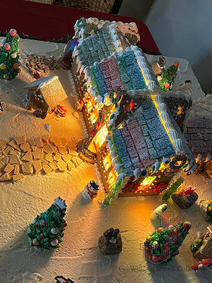 24.12.11 SPI Chef Jim Gingerbread House 8