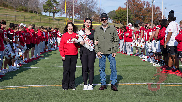 24.11.16 ATH FB Senior Day5