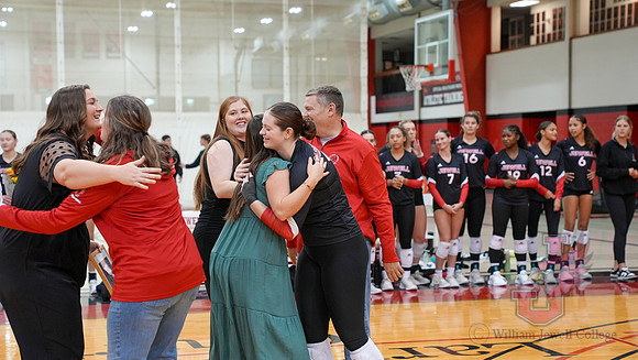 24.11.02 ATH VB Senior Day2